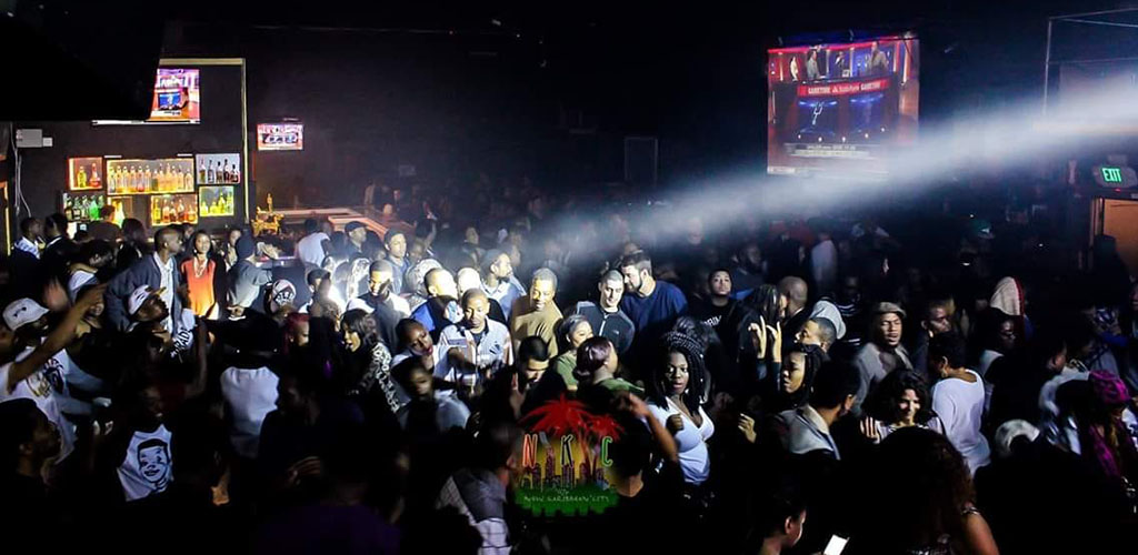 A huge crowd of people dancing at New Karibbean City