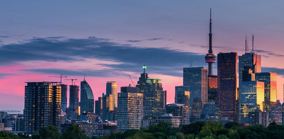 Toronto city skyline at dusk