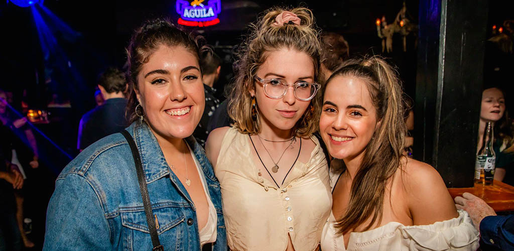 Hot Melbourne girls enjoying an evening at Mendoza Social Club