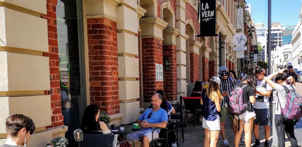 Students lined up outside La Veen Coffee