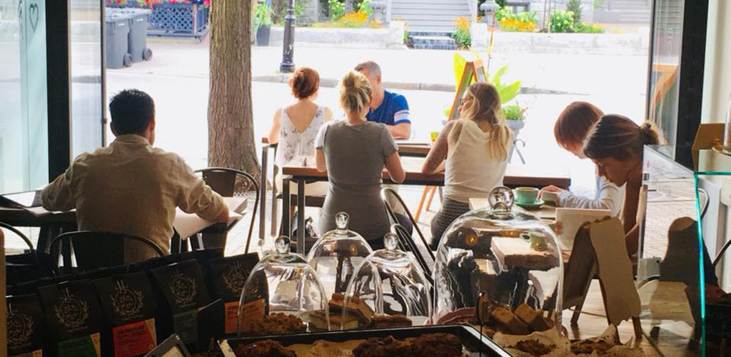 Longueuil girls hanging out at N Latte Cafe