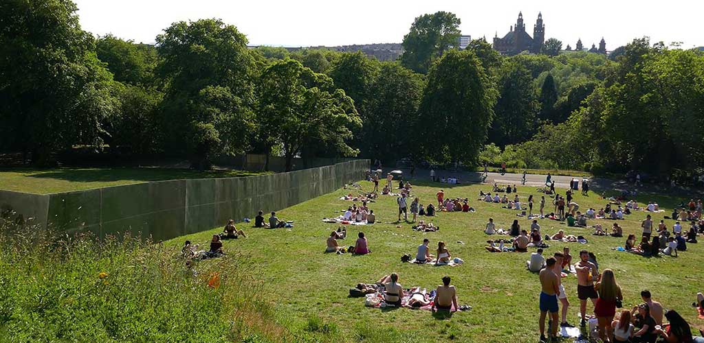 A sunny day at kelvin Grove Park where you can find lots of BBW in Glasgow