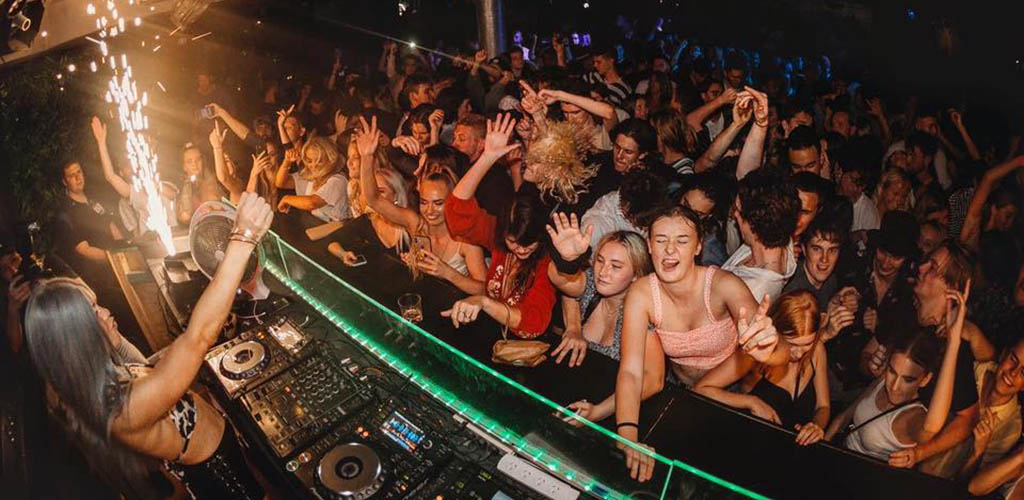 Sunshine Coast girls dancing around the DJ at The Rolling Rock Nightclub 