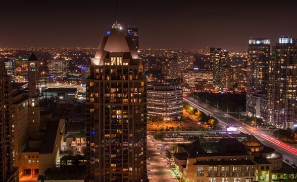 Mississauga Brampton Peel Region city night panorama skyline Tor