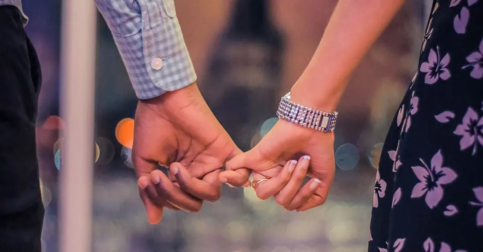 A couple holding hands on the first date