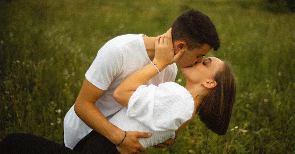 Here's a technique for how to kiss a girl shorter than you