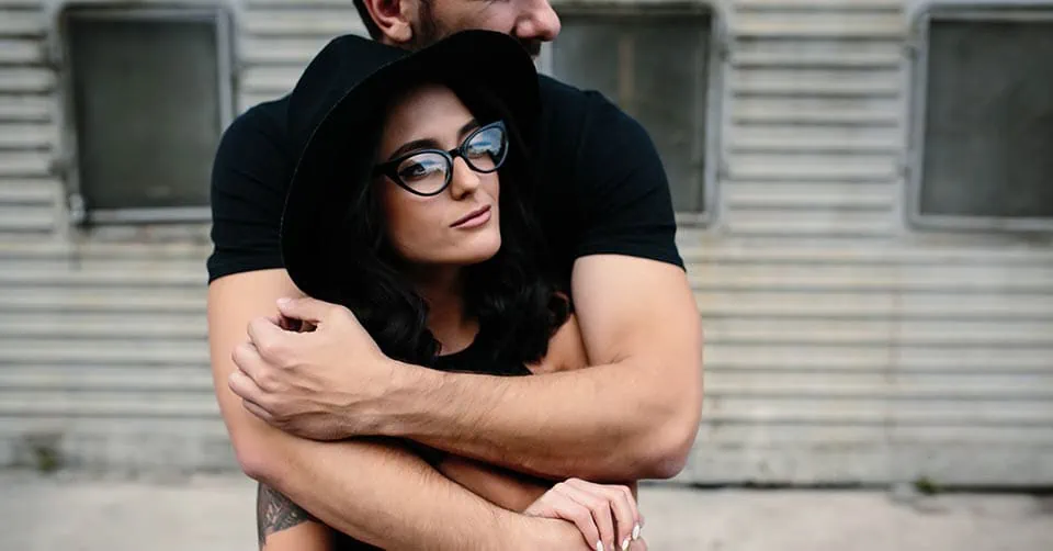 guy hugging his girlfriend from behind