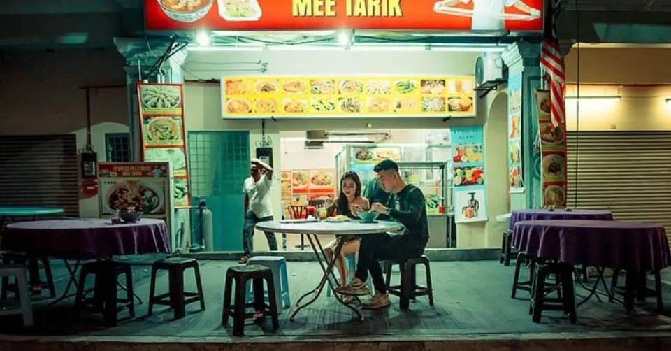 A couple on a date in Singapore