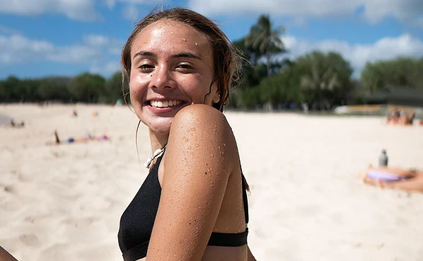 Sexy woman at the beach looking for hookups in Florida