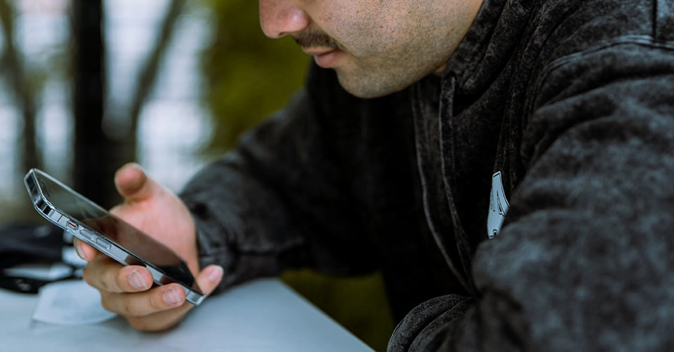 Using a free dating app during his lunch hour