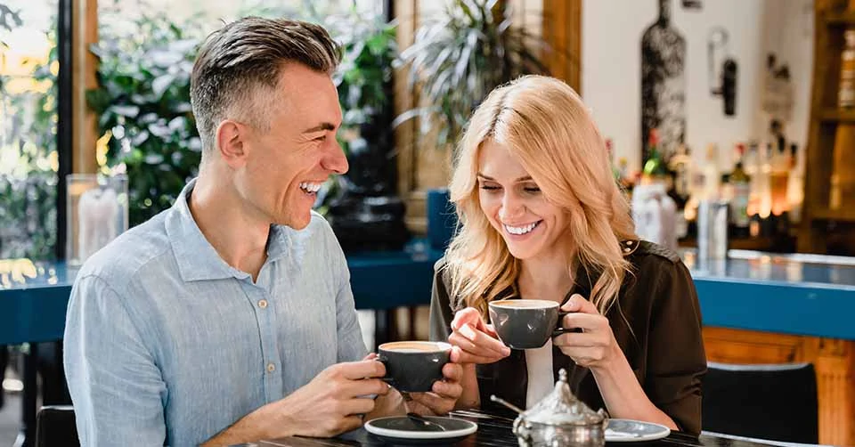 Dating in Virginia Beach at a sunny cafe