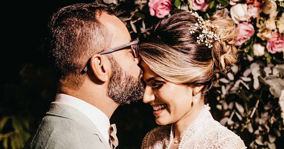 Forehead kiss during the wedding