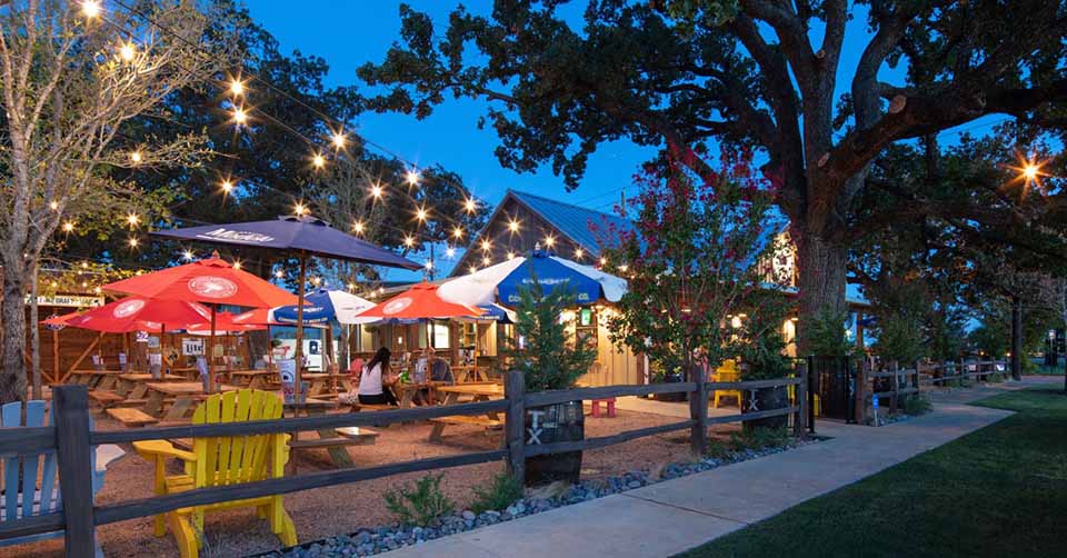 A quiet evening at The Tipsy Oak Arlington