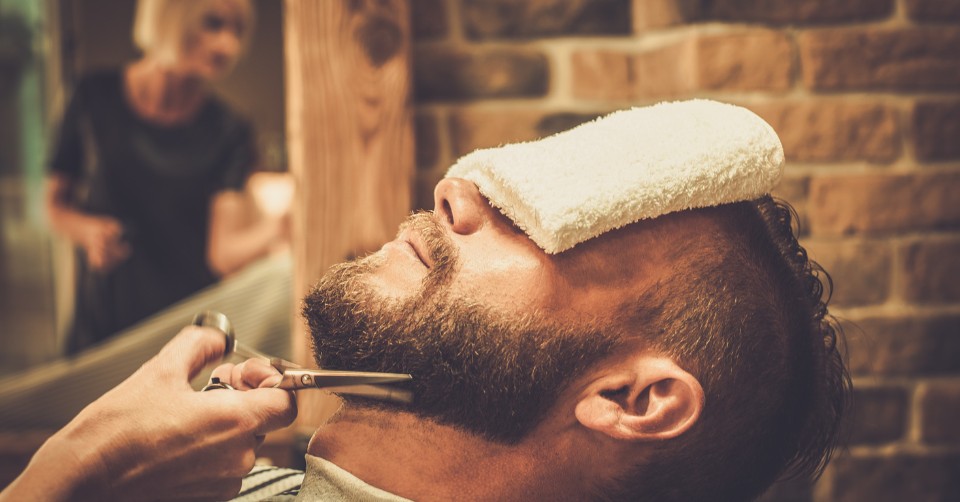 Man getting a beard trim