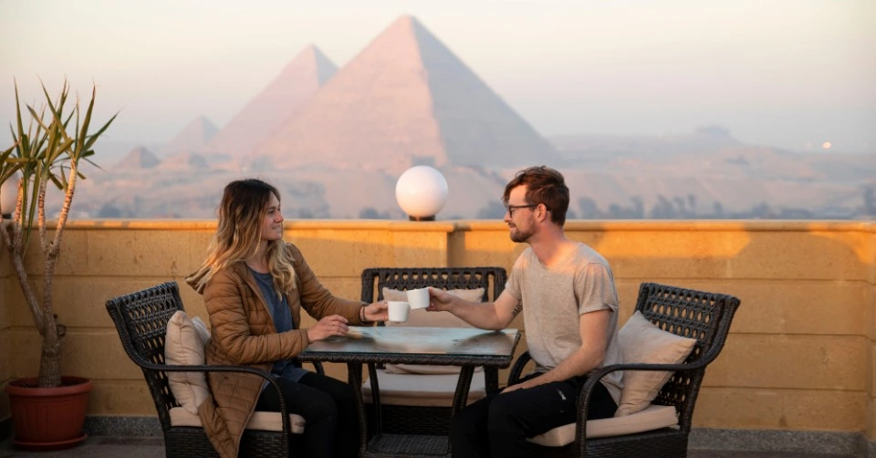 Enjoying coffee with the view of the Giza pyramid complex