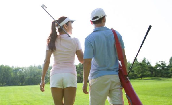 A round of golf after meeting on a golf dating app